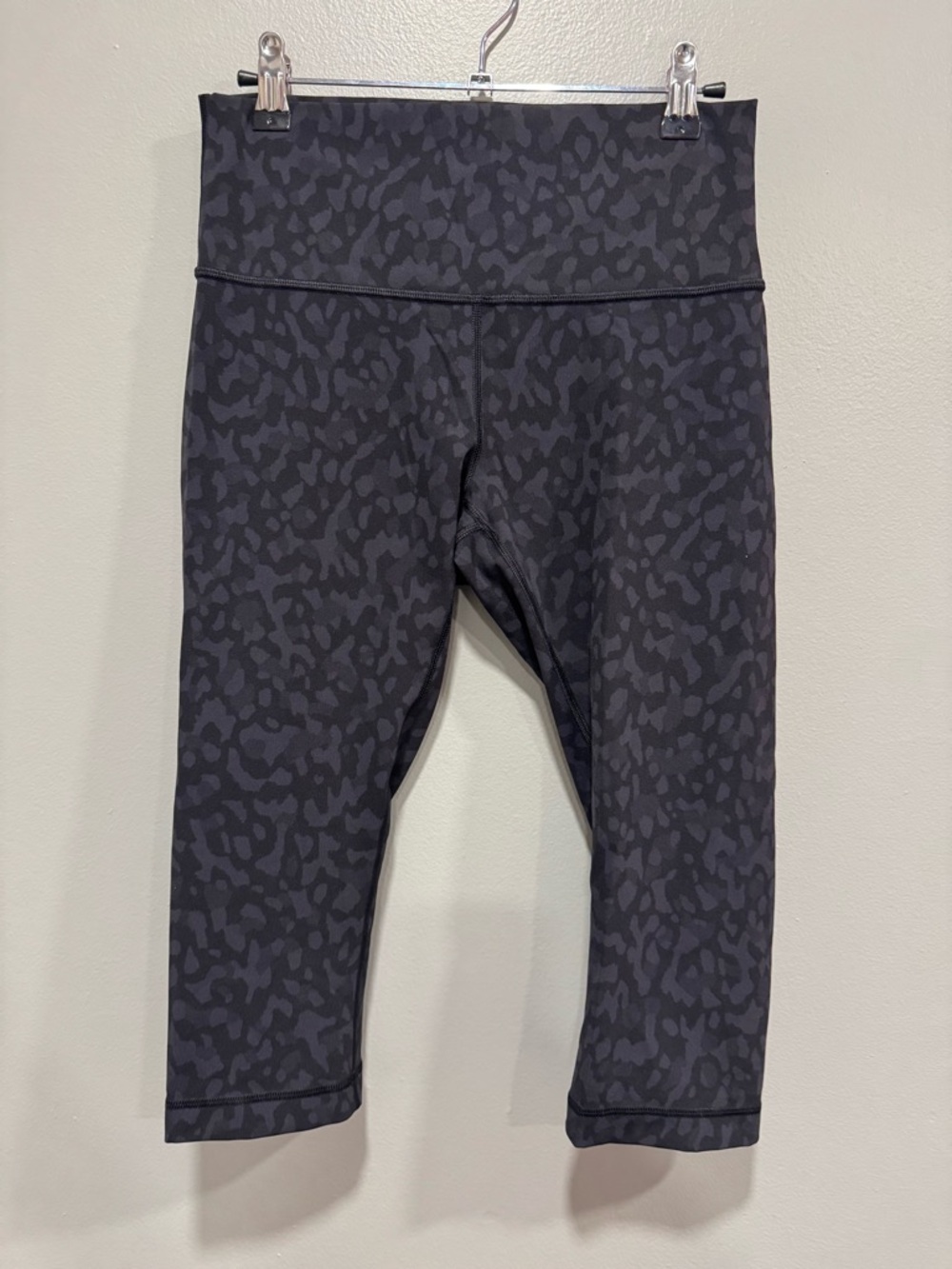 Lululemon Wunder Under High-Rise 1/2 Tight Full-On Luxtreme 17" Size 8